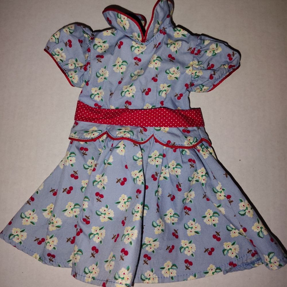 Emily Bennett American Girl Blue Floral Dress and Accessories. - Picture 10 of 10
